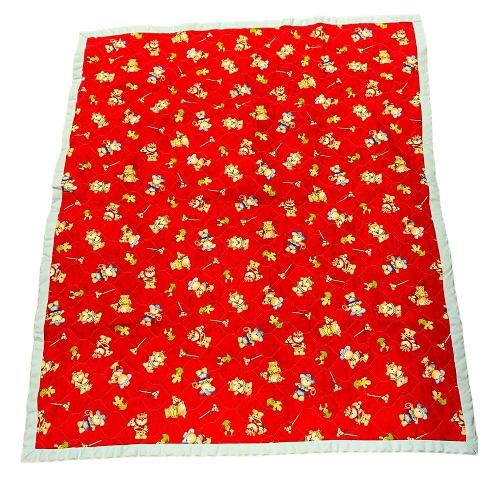 Vintage homemade baby quilt with‎ teddy bears super cute!!! Unisex